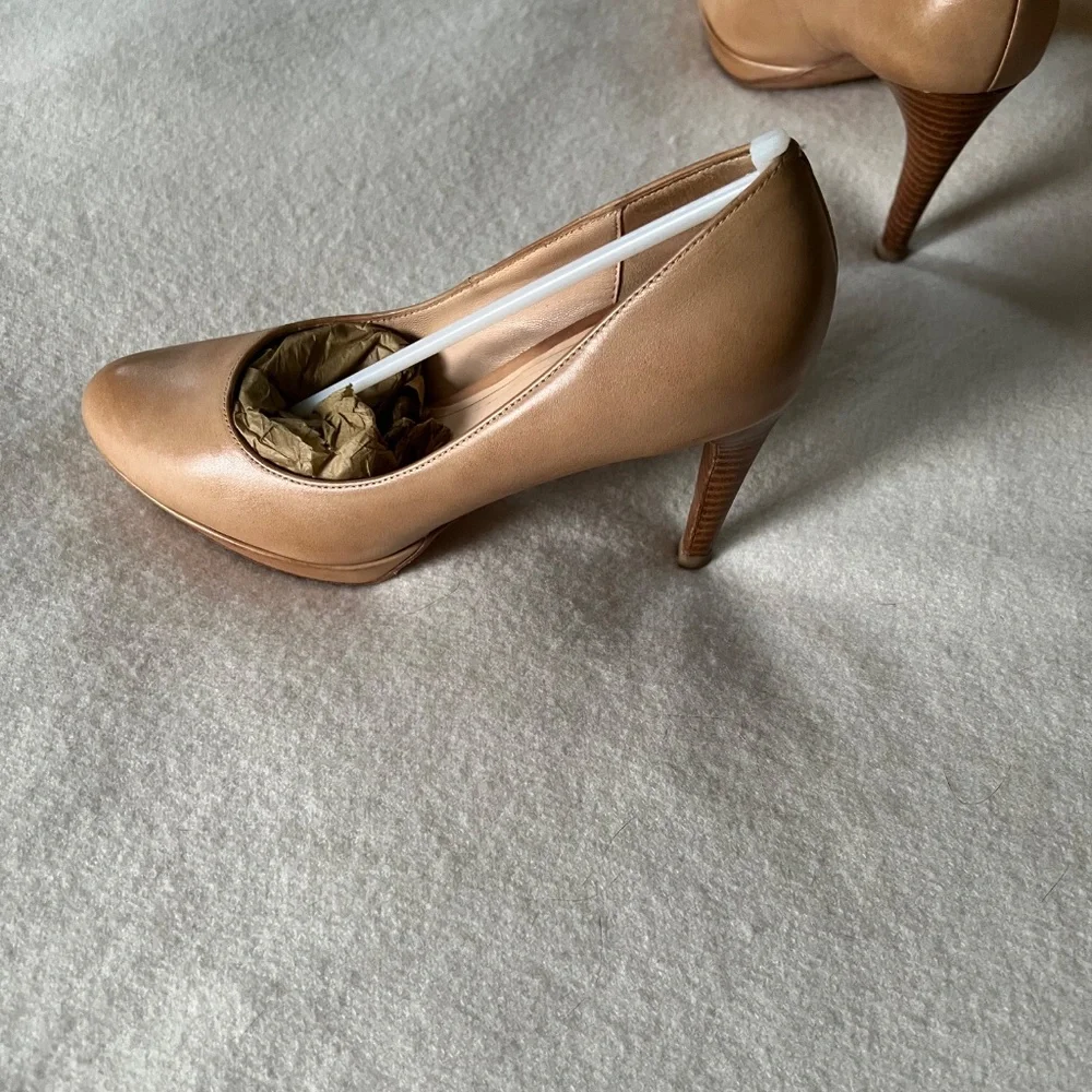 Cole Haan Chelsea Pumps Sandstone Size 6 - Picture 4 of 15